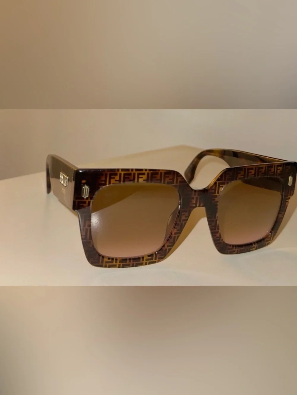 Fendi Tortoiseshell Square Sunglasses with Gold Logo - Brown - Picture 4 of 5